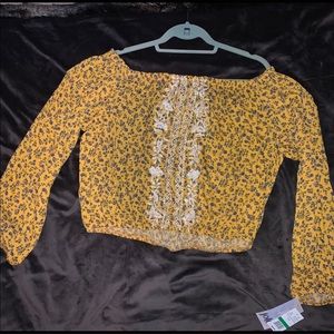 NWOT Jolt Butter Yellow Floral Long Sleeve Crop Top Small